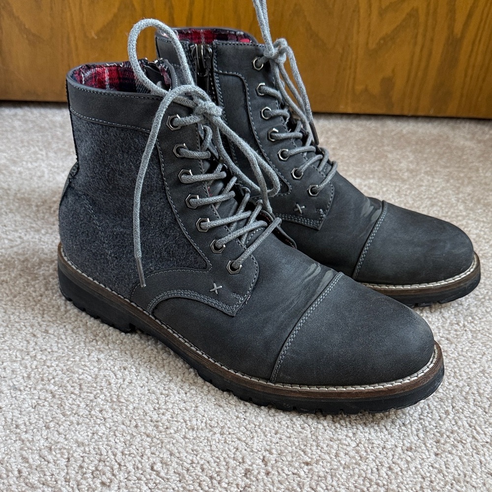 Flag & Anthem Men’s Charcoal Gray Edgemont Boots With Side Zipper. Size 9